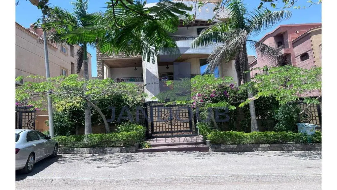 Apartment for Sale Overlooking a Landmark
