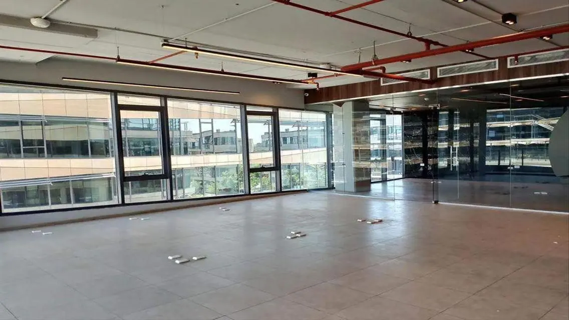 Office in The Polygon Beverly Hills ready to move