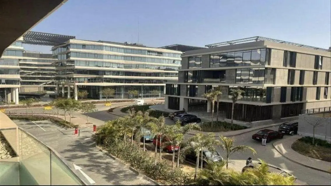 Office in The Polygon Beverly Hills ready to move