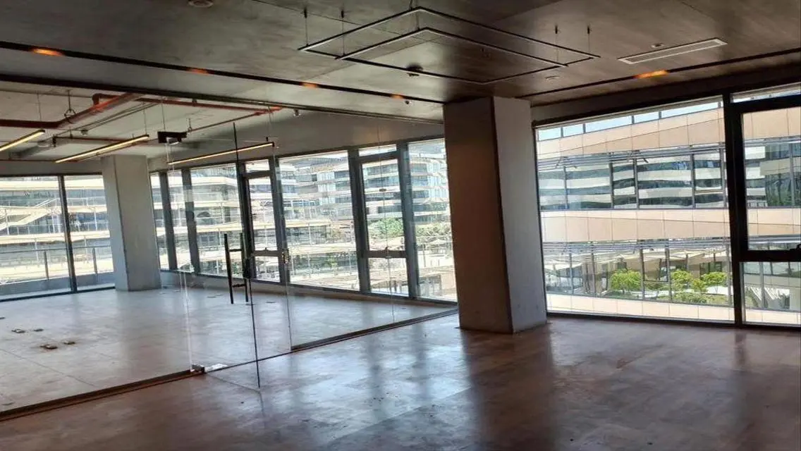 Office in The Polygon Beverly Hills ready to move