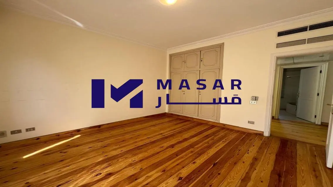 منزل فاخر مع حديقة خاصة ووسائل راحة حديثة