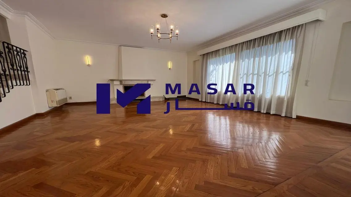 منزل فاخر مع حديقة خاصة ووسائل راحة حديثة