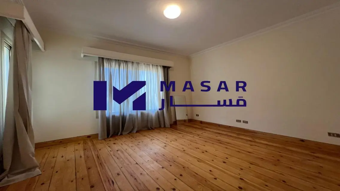 منزل فاخر مع حديقة خاصة ووسائل راحة حديثة