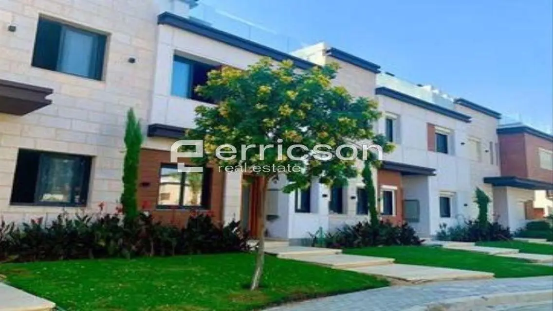 Town House middle For Sale In Azzar 2