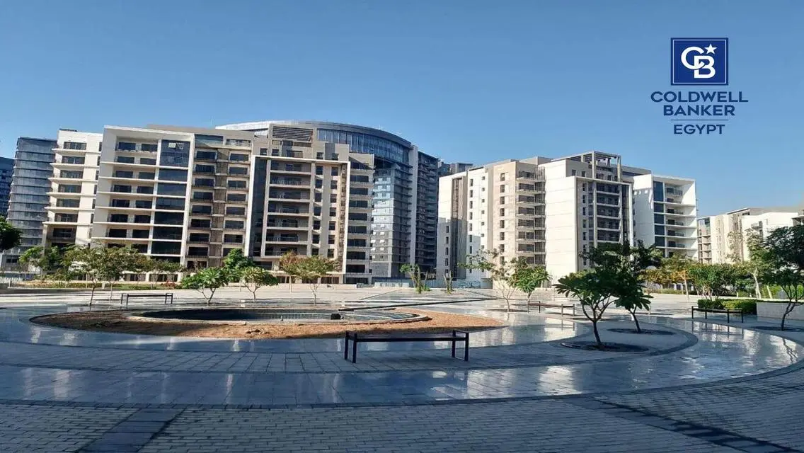 Luxurious Villa in Sheikh Zayed with Private Lakes