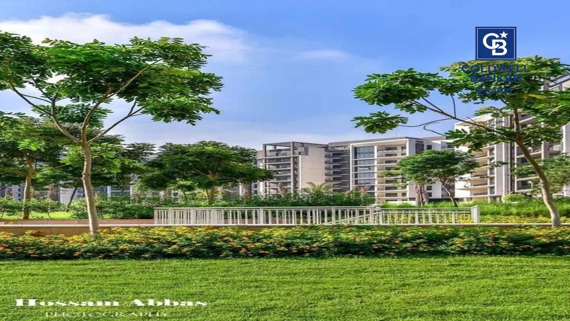 Luxurious Villa in Sheikh Zayed with Private Lakes