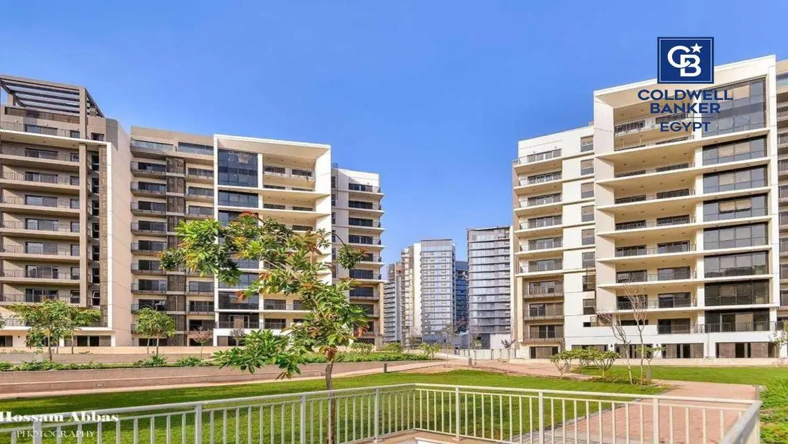 Luxurious Villa in Sheikh Zayed with Private Lakes