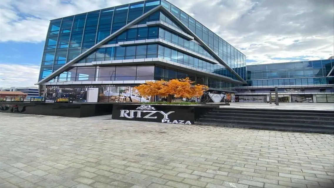 Office for rent in Ritz Mall Sheikh Zayed