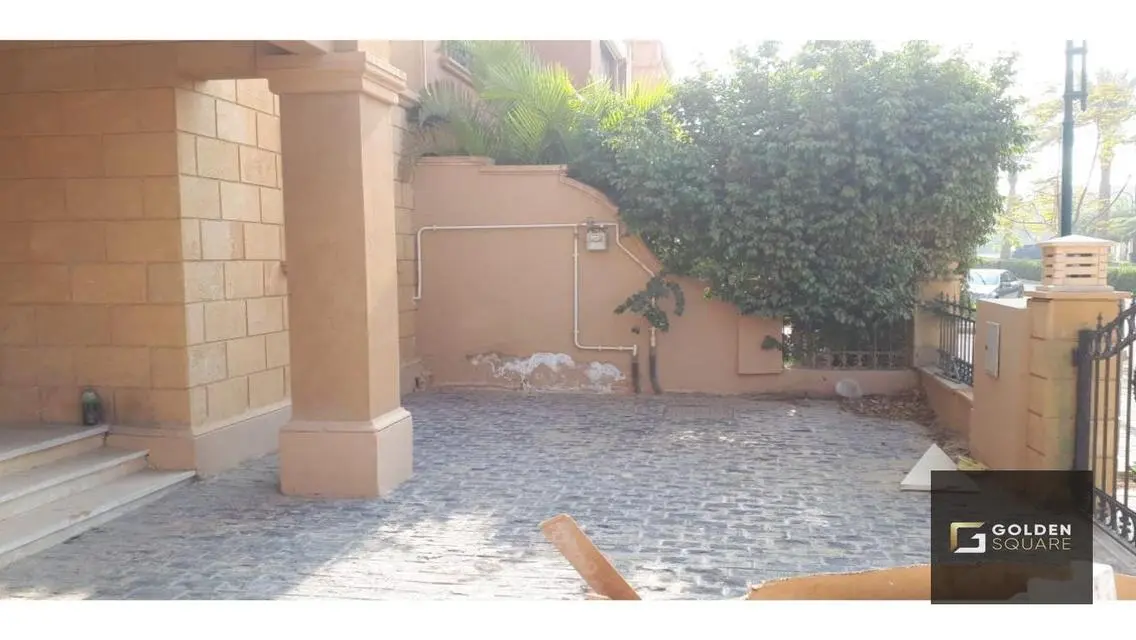 Twin house for rent in Bellagio Compound