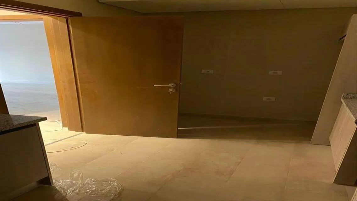 شقه نصف مفروش الترا مودرن اول سكن