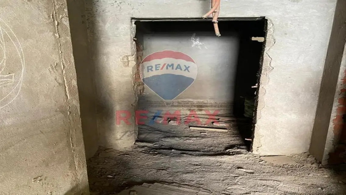 In a prime location off Al-Marghani Street