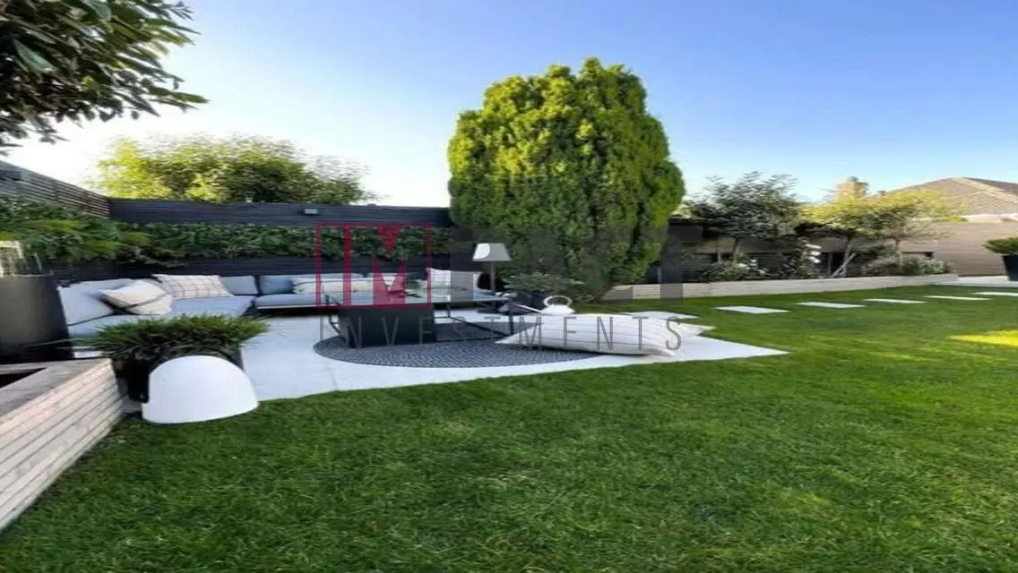 Luxury Villa with Private Pool and Lake View in Sarai