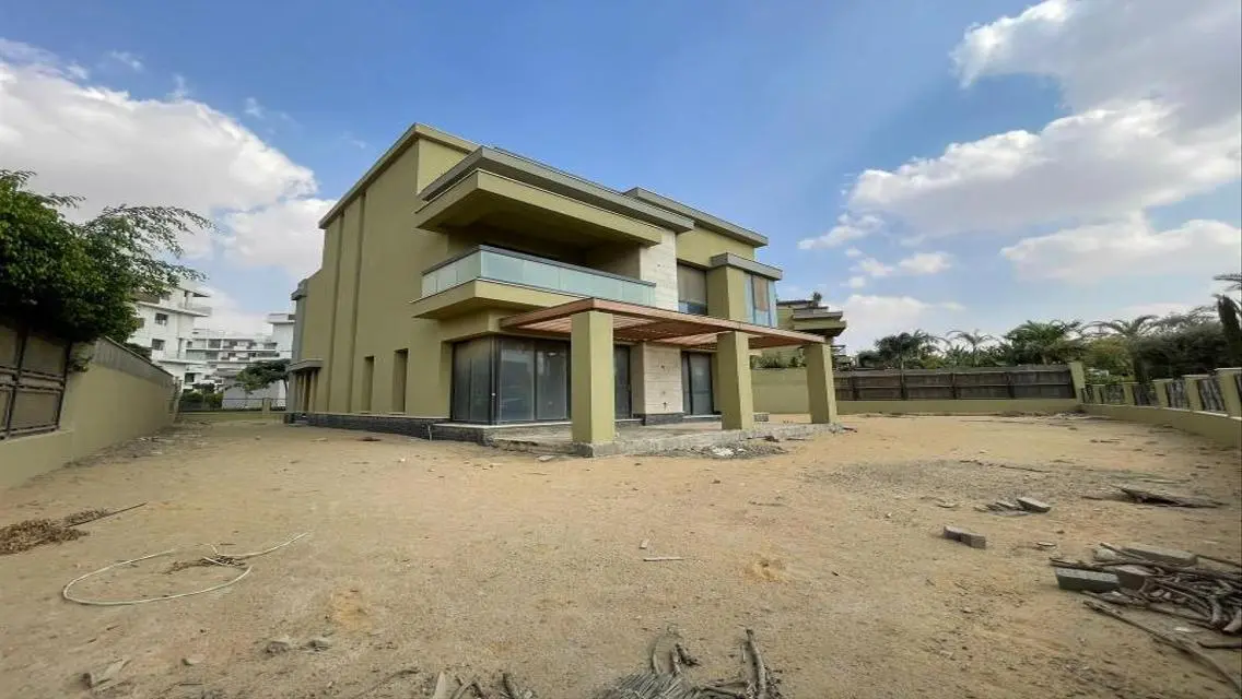 Medium Villa  resale for sale, ready to move