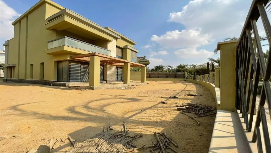 Medium Villa  resale for sale, ready to move