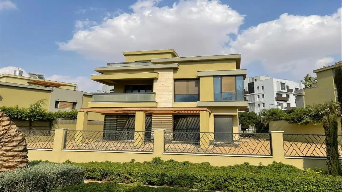 Medium Villa  resale for sale, ready to move