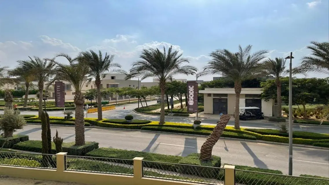 Medium Villa  resale for sale, ready to move