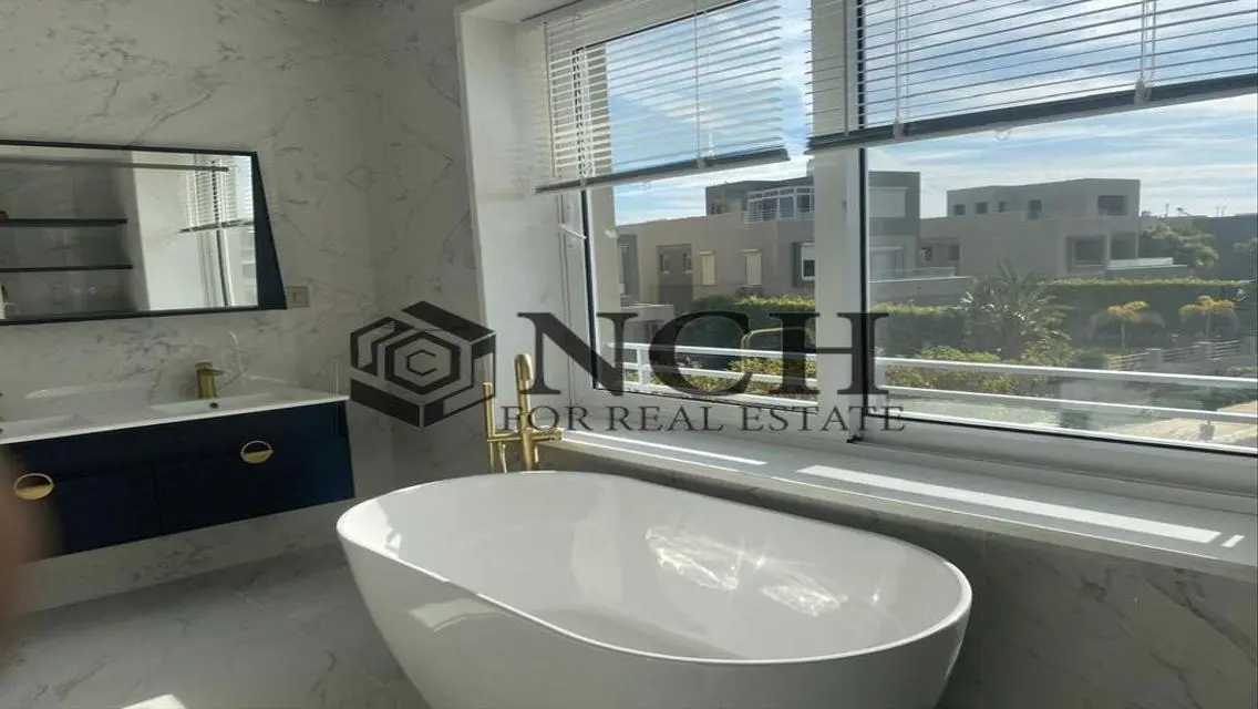 LUXURIOUS VILLA 5BED WITH PRIVATE POOL, PALM HILLS