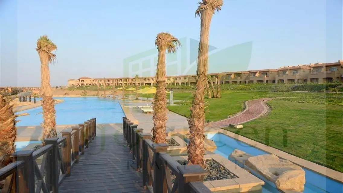 شاليه غرفتين تشطيب كامل 0% مقدم علي 10 سنين تلال