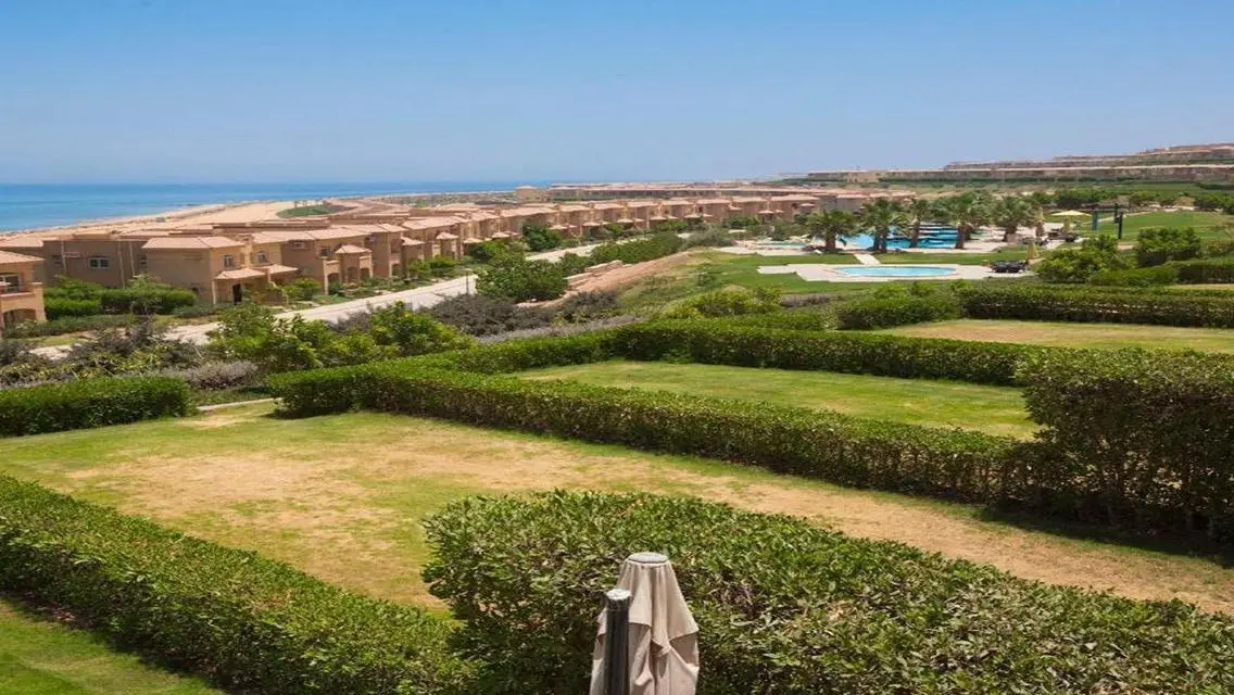 شاليه للبيع فى تلال السخنه مرحلة  shores فيو لاجون