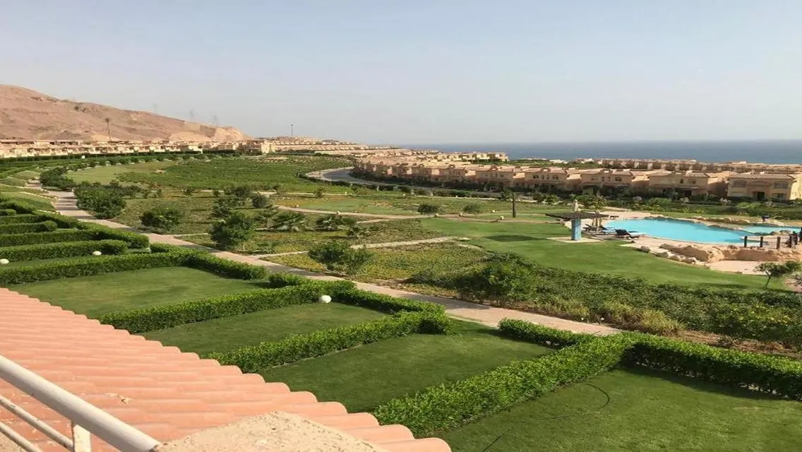 شاليه للبيع فى تلال السخنه مرحلة  shores فيو لاجون