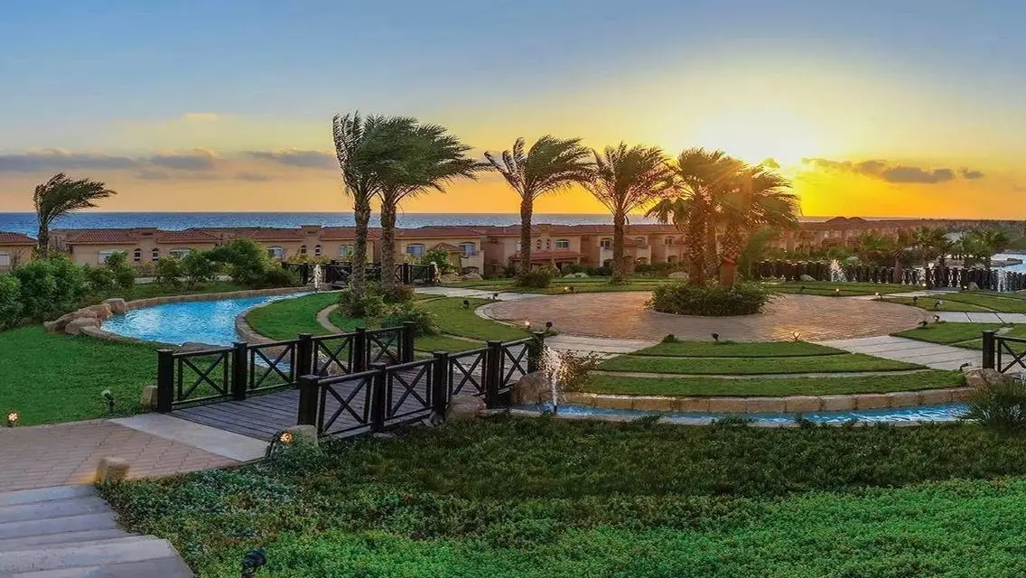 شاليه للبيع فى تلال السخنه مرحلة  shores فيو لاجون