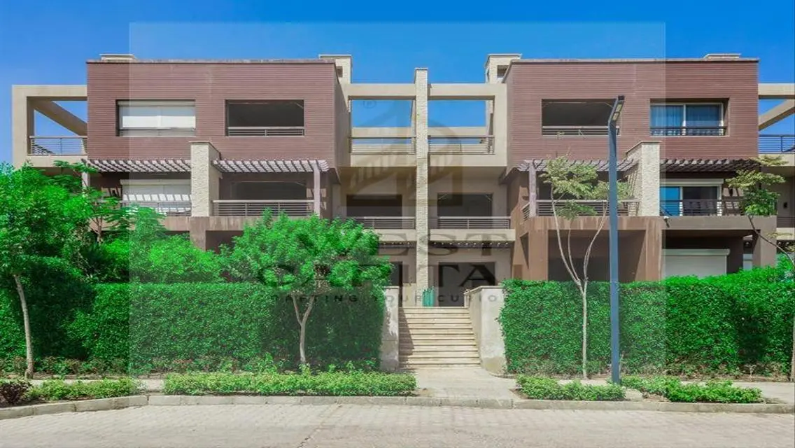 Luxury and Charm: Spacious Apartment with Garden and Pool