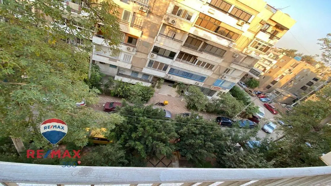 شقه 2 نوم + ليفينج بشيراتون غير مجروحه بحريه شرقيه
