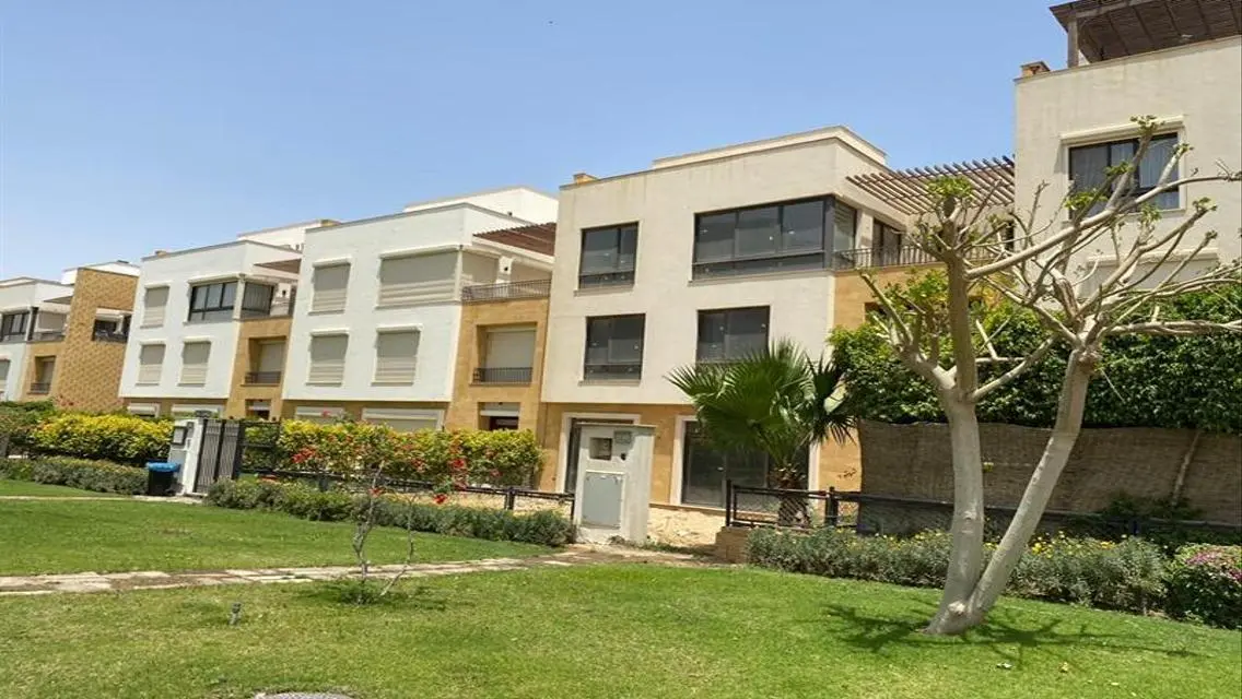 Resale 125m fully finished + ACs and ready to move