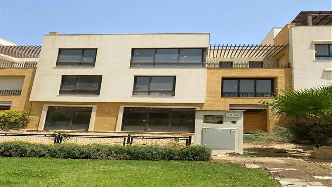 Resale 125m fully finished + ACs and ready to move