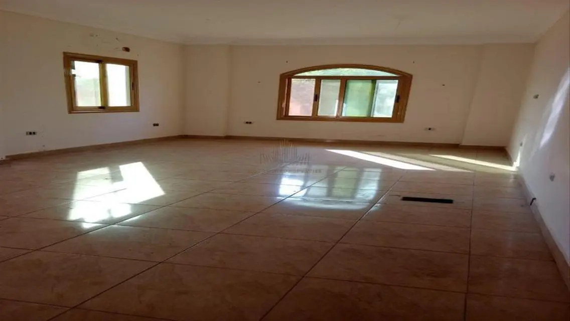 شقه للايجار ٢٤٠م بفيلات البنفسج ١ أمام الرحاب