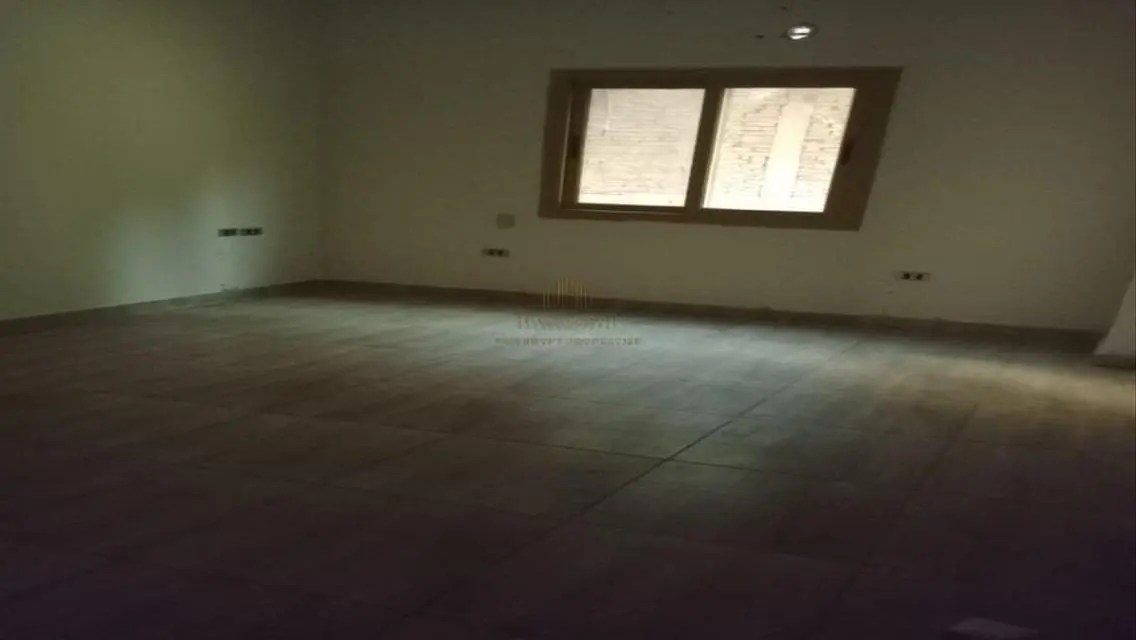 شقه للايجار ٢٤٠م بفيلات البنفسج ١ أمام الرحاب