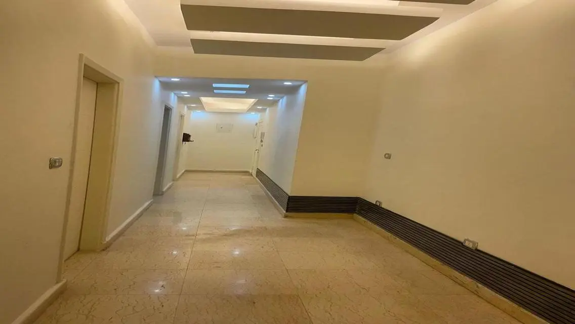 Basement with garden and swimming pool for sale