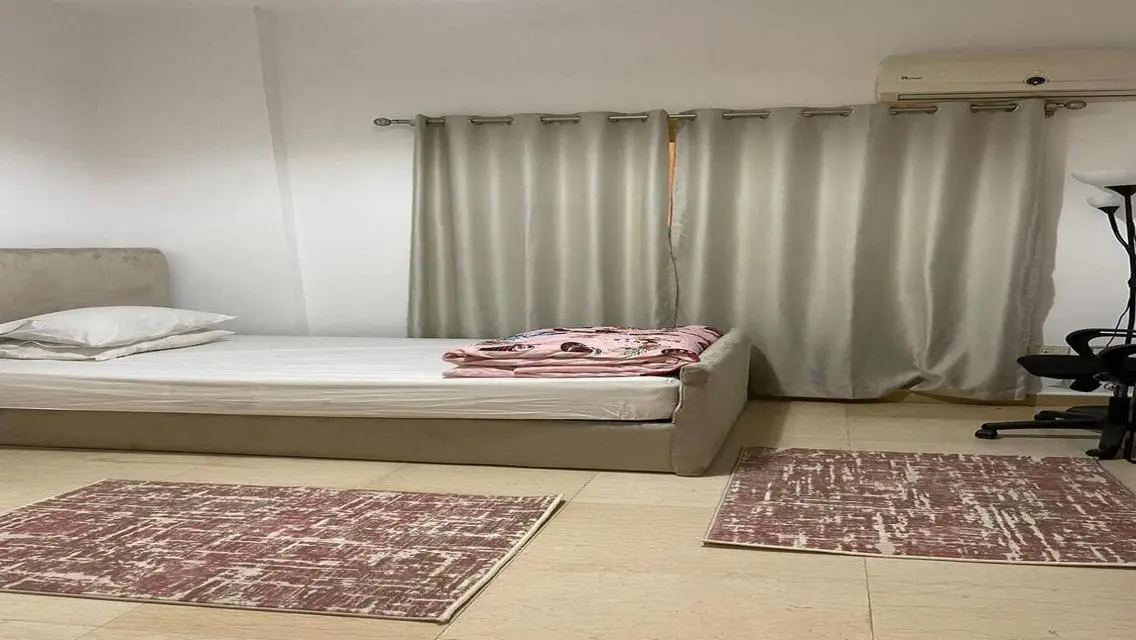 Basement with garden and swimming pool for sale