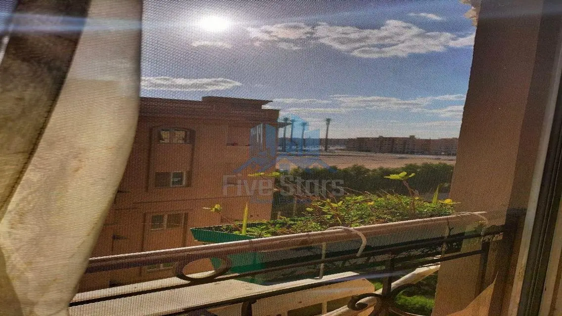 شقه للبيع كمبوند town view حدائق اكتوبر سعر مميز