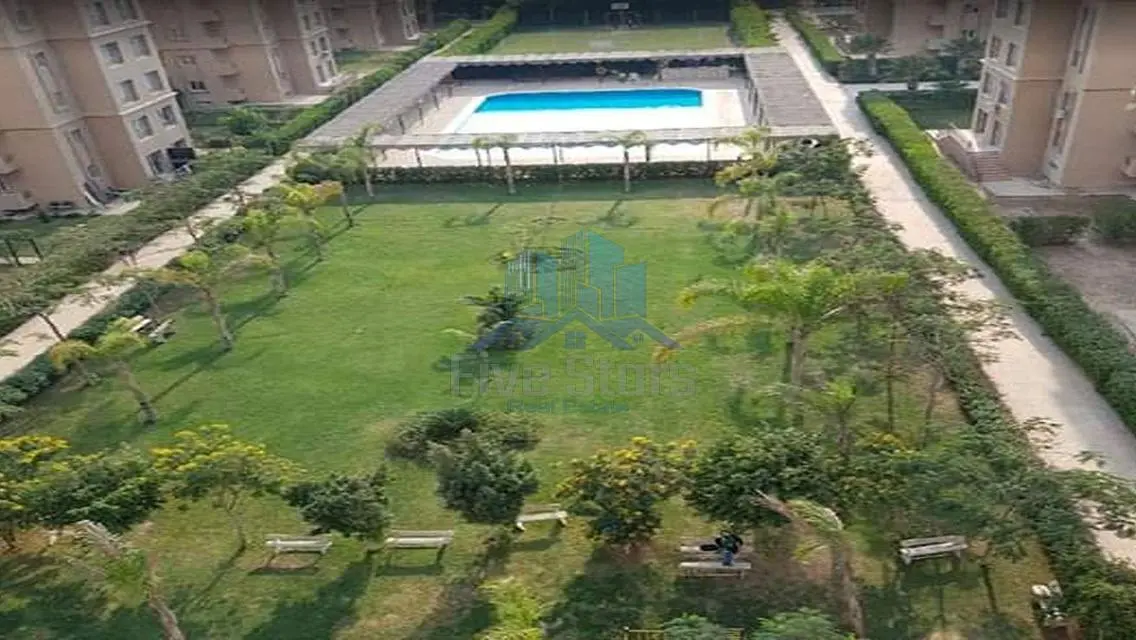 شقه للبيع كمبوند town view حدائق اكتوبر سعر مميز