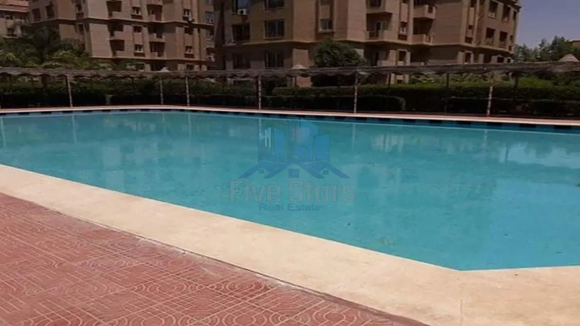 شقه للبيع كمبوند town view حدائق اكتوبر سعر مميز