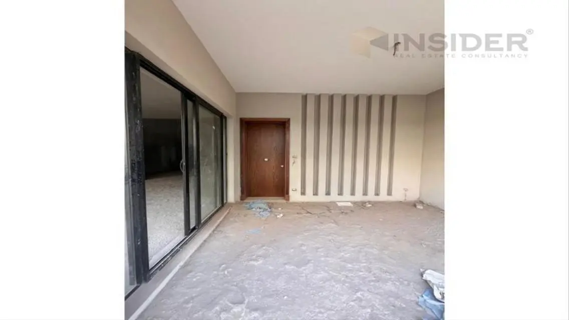 OUTER DUPLEX WITH A PRIME LOCATION AT VILLETTE