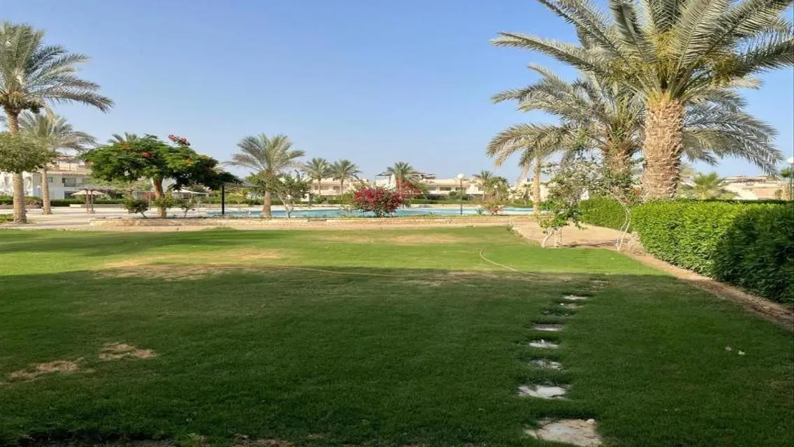 اكبر شاليه فى العين السخنه بحرى و تشطيب جديدبالفرش