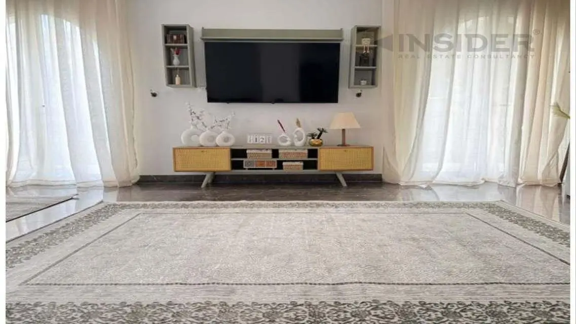 Ground apt furnished high end furniture for rent