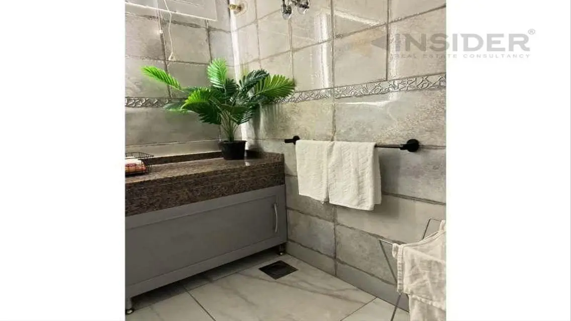 Ground apt furnished high end furniture for rent