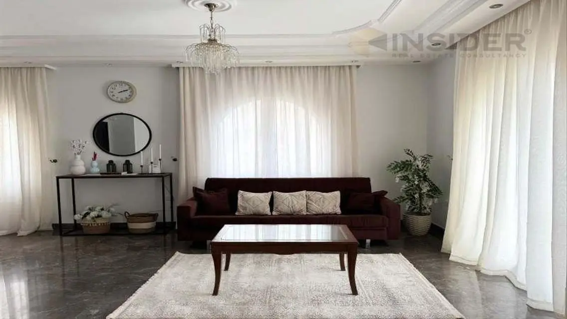 Ground apt furnished high end furniture for rent