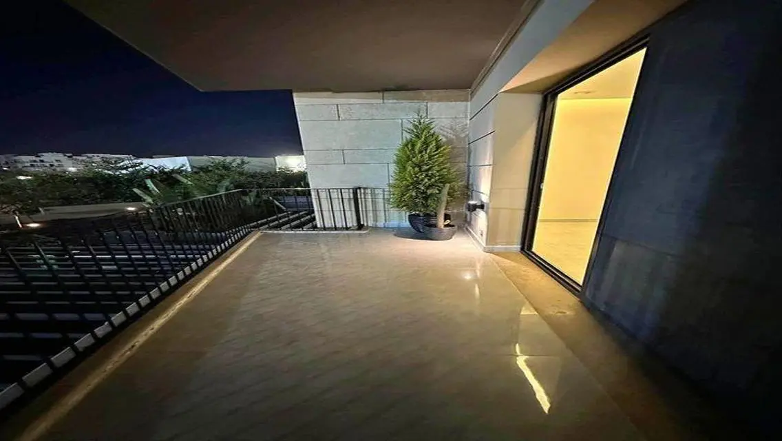 Luxury ready to move Apartment. Beverly hills