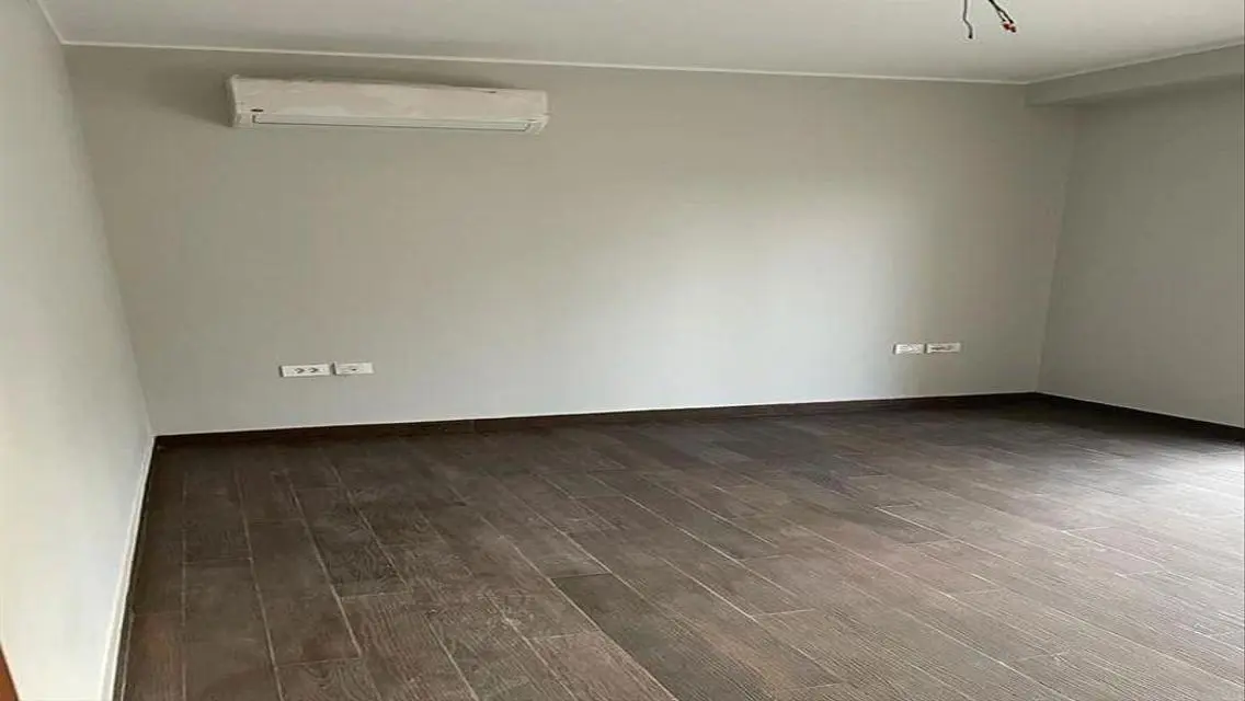 Luxury ready to move Apartment. Beverly hills