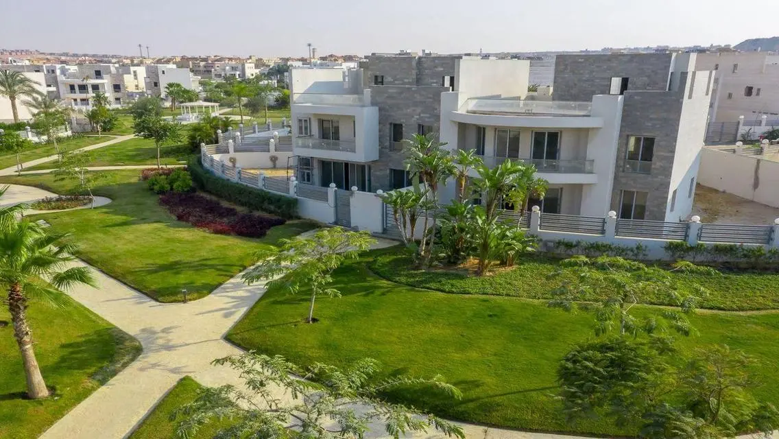 شقة بجاردن بوقع مميز في كليوبترا سكوير امام اركان
