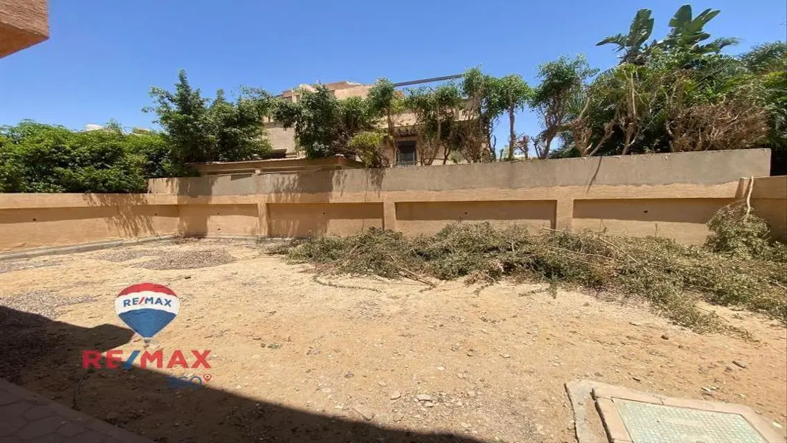 فيلا للبيع بموقع رائع كمبوند طيبه بجوار بوينت 90,,