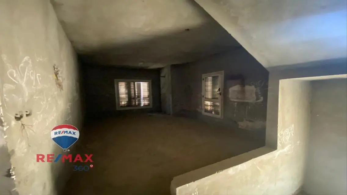 فيلا للبيع بموقع رائع كمبوند طيبه بجوار بوينت 90,,