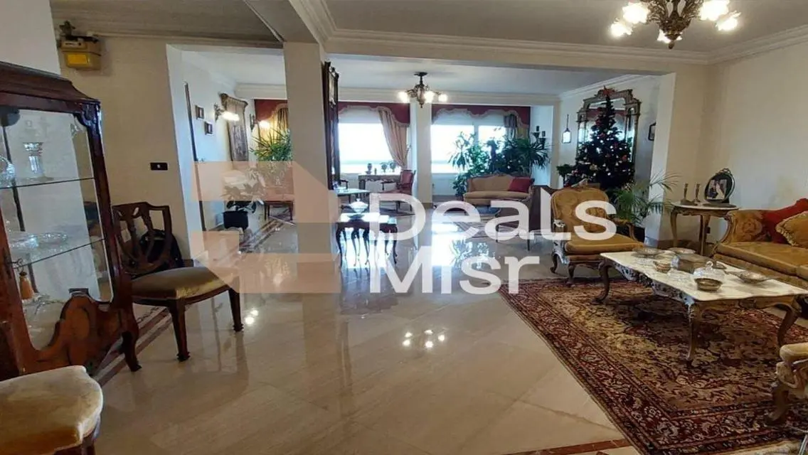 Luxury Apartment for Sale with Lake Views