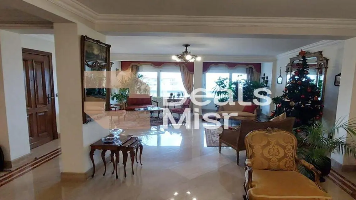 Luxury Apartment for Sale with Lake Views