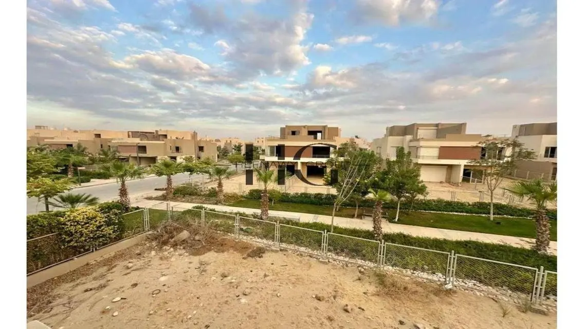 Standalone Under Market Price In The Crown