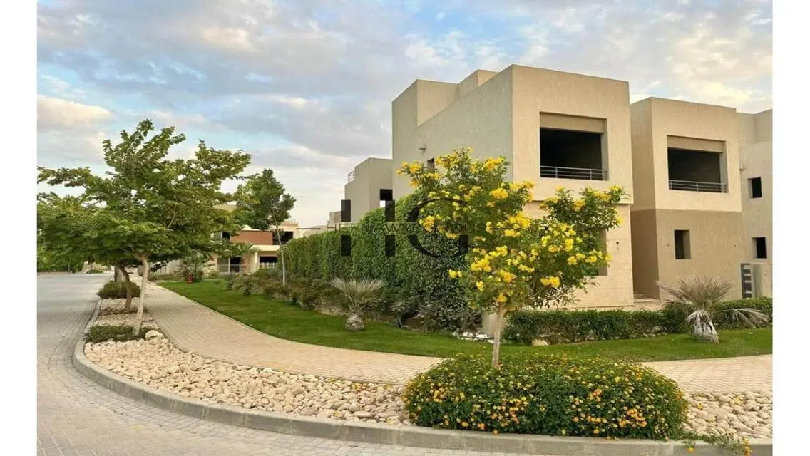 Standalone Under Market Price In The Crown